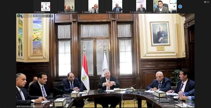 وزير الزراعة يجتمع مع مديري مديريات الزراعة والطب البيطري