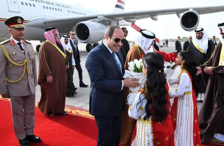 الرئيس السيسي يصل البحرين للمشاركة فى القمة العربية الـ 33