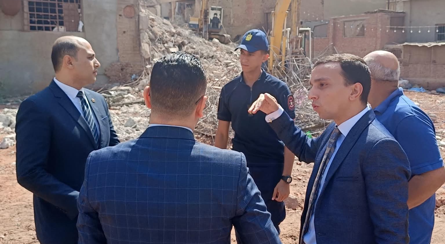 النيابة الإدارية تعاين مصنع المحلة بعد حريقه: العاملين بالمصنع غير مؤمن عليهم وليس لديهم عقد مع المالك