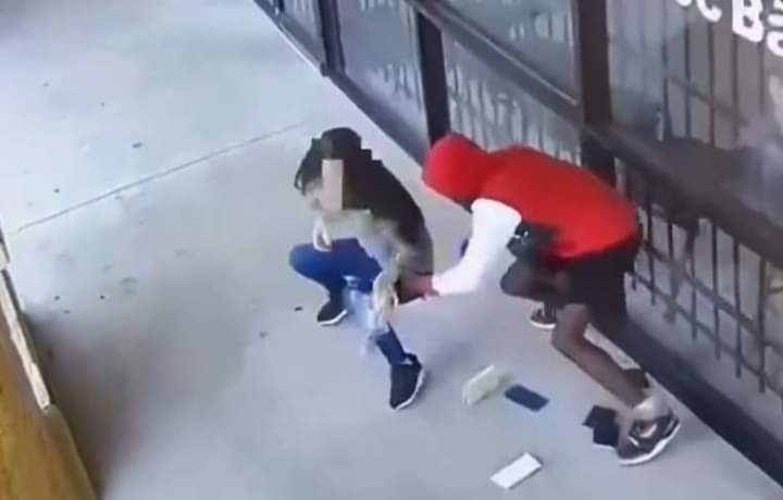 حادث مروع لص هجم على سيدة لسرقتها وأصابها بالشلل