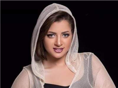 مني فاروق تلقيت عروضًا بالملايين مقابل أفعال مخلة