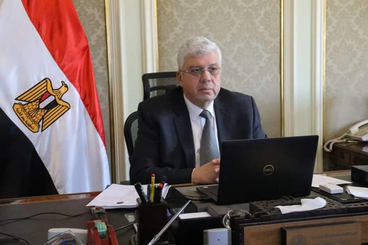 وزير التعليم العالي يرأس اجتماع المعهد القومي للبحوث الفلكية والجيوفيزيقية