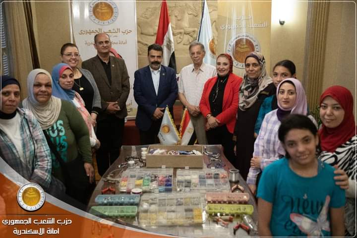 امانة المرأة بحزب الشعب الجمهوري بالإسكندرية تختتم أعمال الدورة التدريبية لصناعة المشغولات اليدويه
