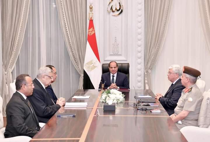 تفاصيل إجتماع الرئيس السيسي برئيس مجلس الوزراء ووزير التعليم ورئيس الهيئة الهندسية بالقوات المسلحة