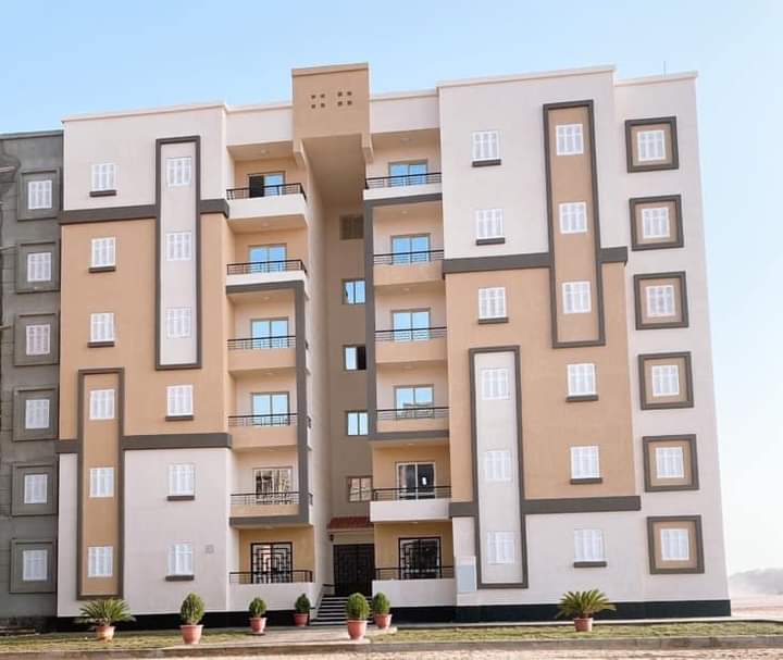 وزير الاسكان يتابع الموقف التنفيذى للمشروعات السكنية والطرق بمدينة العبور الجديدة  