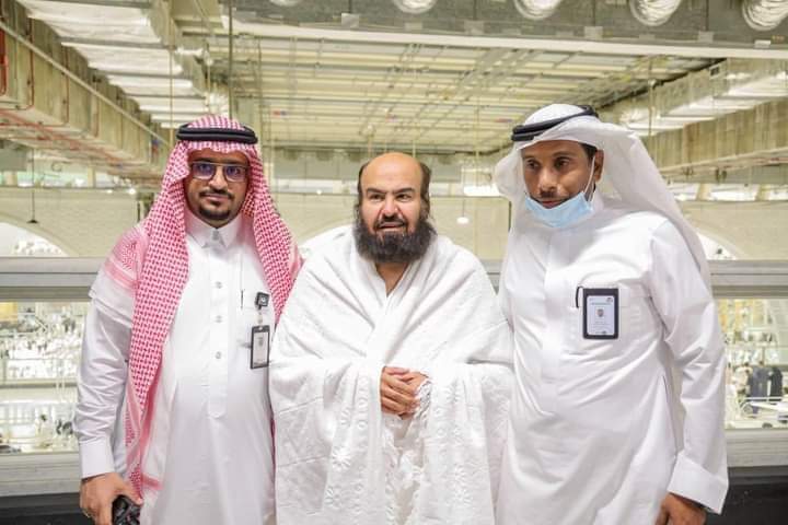 السديس يؤدي مناسك العمرة، ويؤكد على بذل المزيد من الجهود لخدمة ضيوف الرحمن