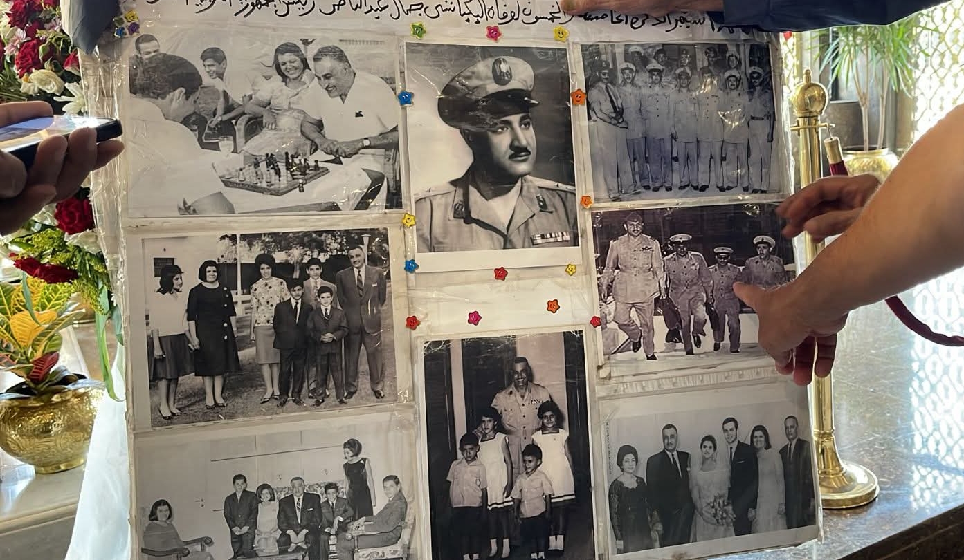 بالورود العشرات يحيون ذكرى وفاة الزعيم جمال عبد الناصر الـ55