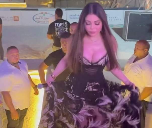 وصلة رقص جريئة لهيفاء وهبي على المسرح ... والجمهور: أشطر من صافيناز