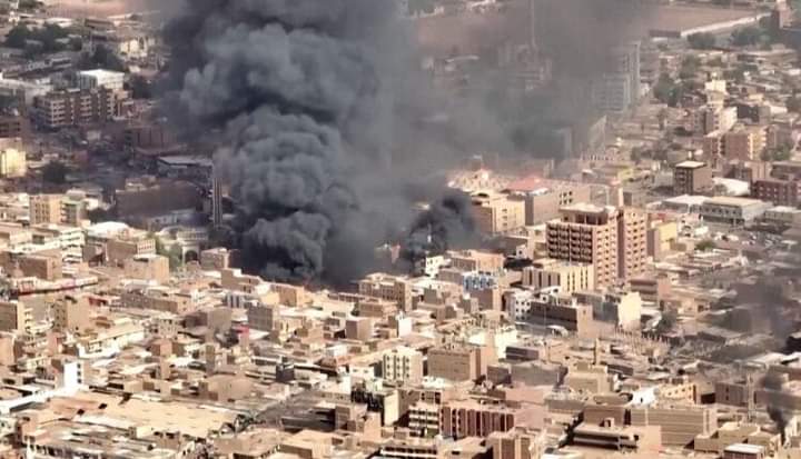 مقتل 3 أشخاص وإصابة 6 في اشتباكات عنيفة بين الجيش والدعم السريع بدارفور