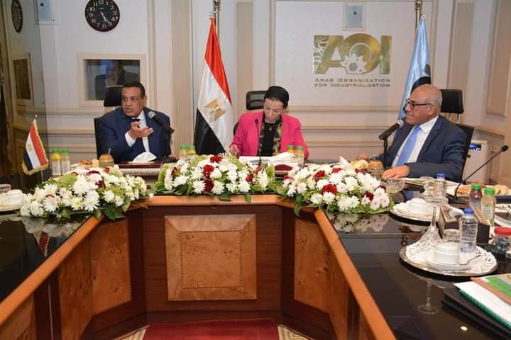 التنمية المحلية والبيئة ورئيس الهيئة العربية للتصنيع يبحثون آليات تنفيذ البنية الأساسية لمنظومة النظافة بالمحافظات..