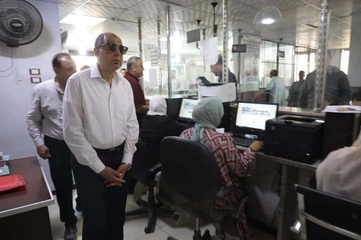 محافظ المنيا، يجري جولة ميدانية لمتابعة عدد من القطاعات الخدمية بمركزي بني مزار