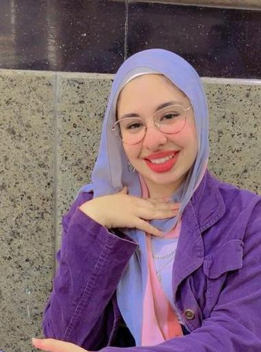 تهنئة بمناسبة التخرج لتسنيم احمد إبراهيم الدسوقى من الجامعه الصينيه اقتصاد وتجاره دوليه تخصص استثمار وماليه مع مرتبه الشرف