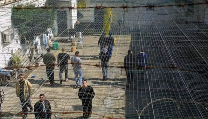 الأسري الفلسطينيون يعيشون ظروفًا اعتقالية صعبة