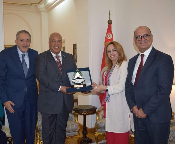 بحضور وزيرة الاقتصاد والتخطيط التونسية ورئيس الغرف التجارية المصرية السفارة التونسية تنظم لقاءً لبحث سبل زيادة التبادل التجاري والاستثماري المصري التونسي